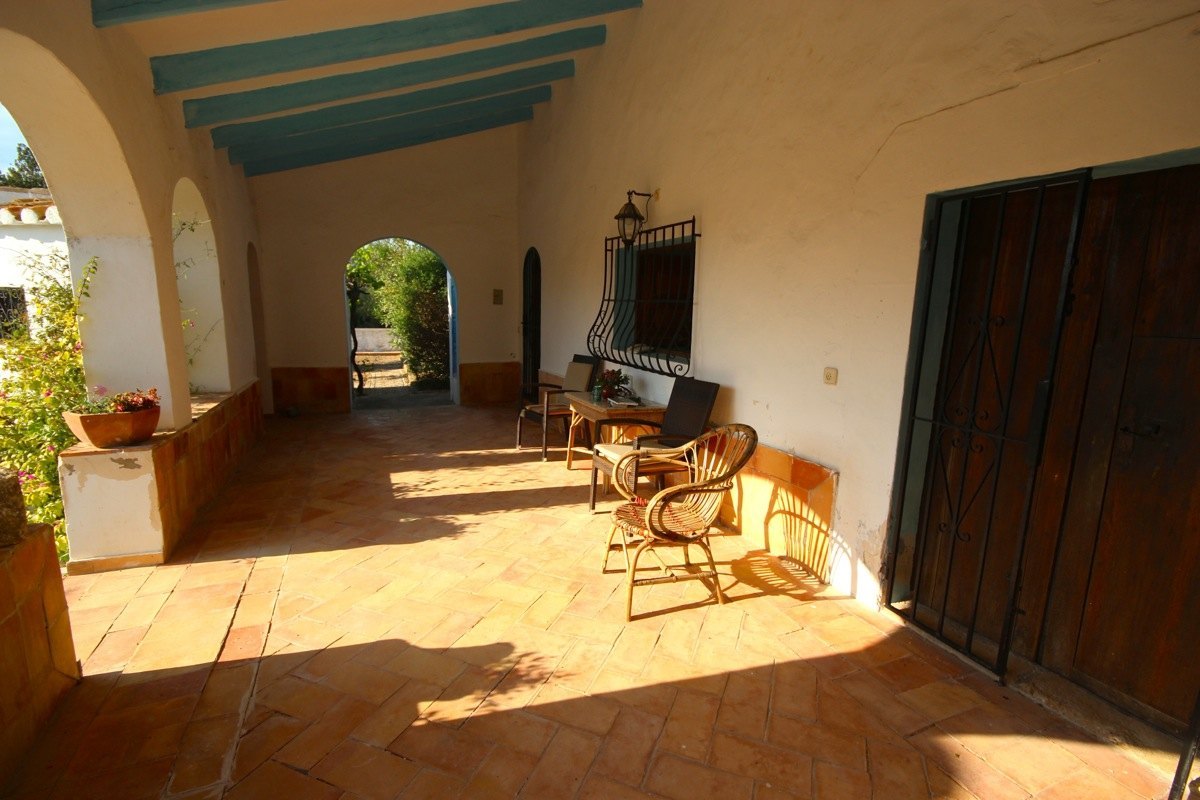 Villa with large plot in Javea Portichol