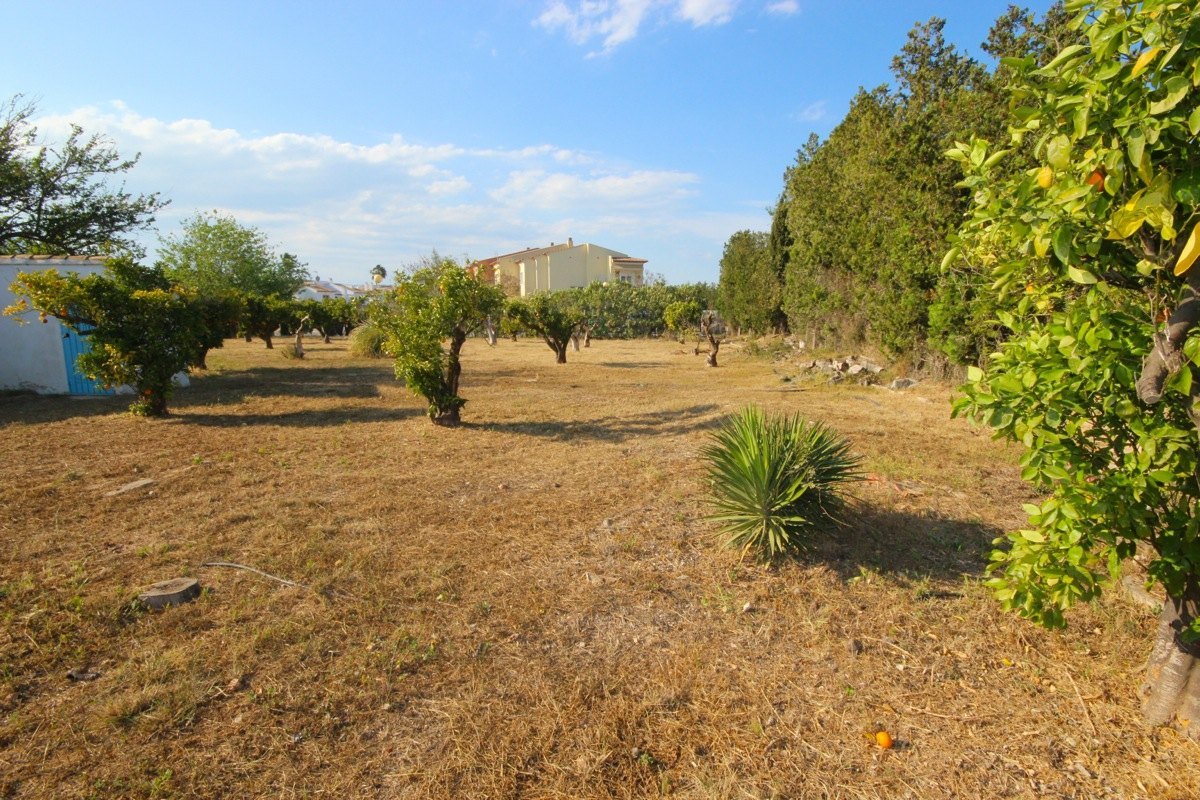 Villa with large plot in Javea Portichol
