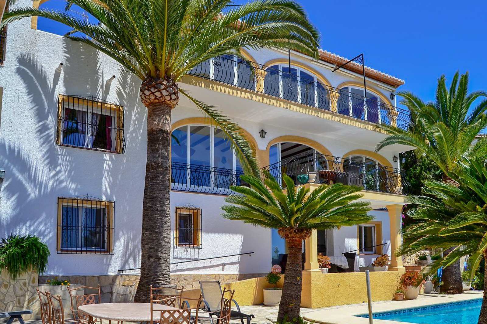 For sale villa with plenty of room and Seaview in Javea
