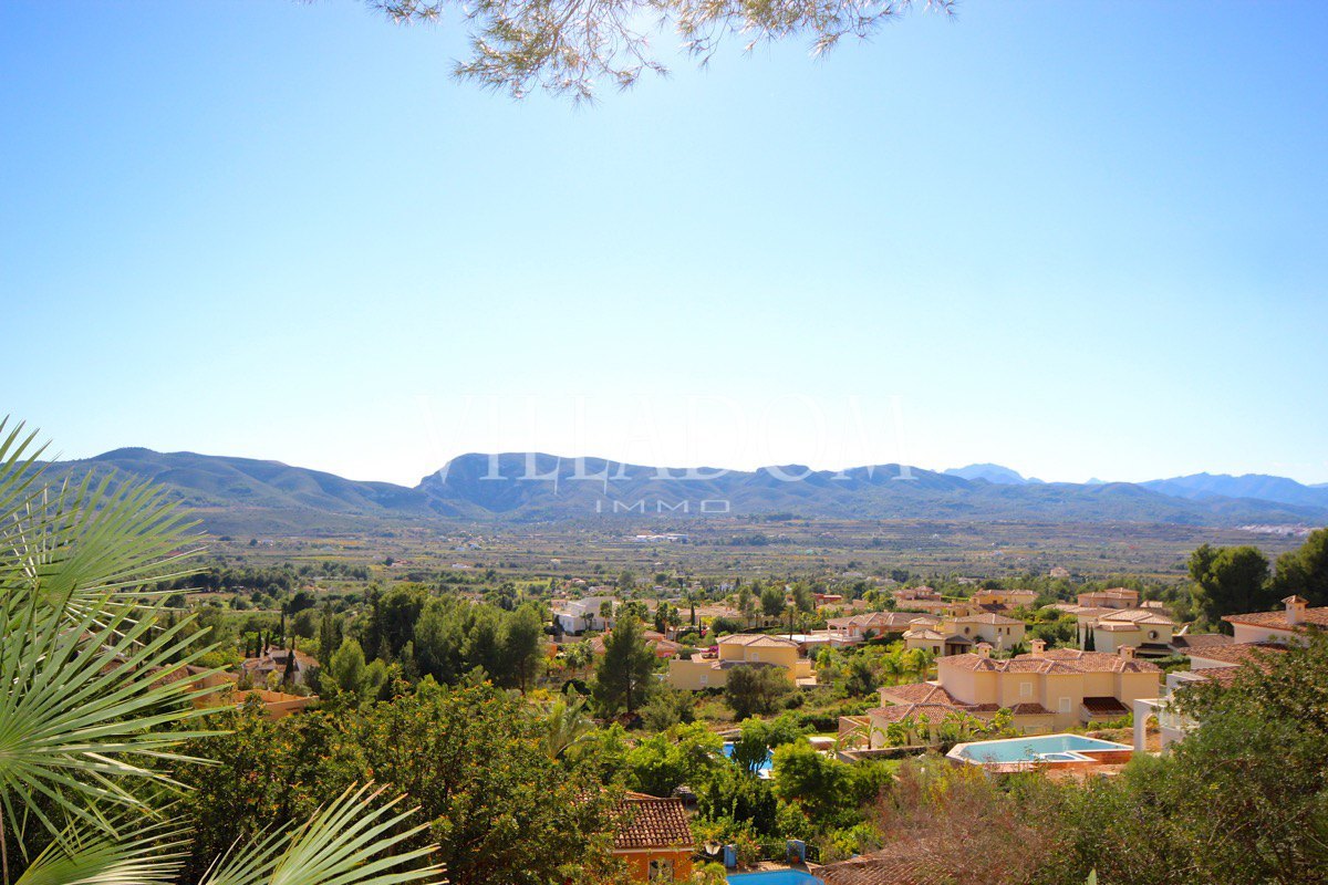 Plot with panoramic views in Javea