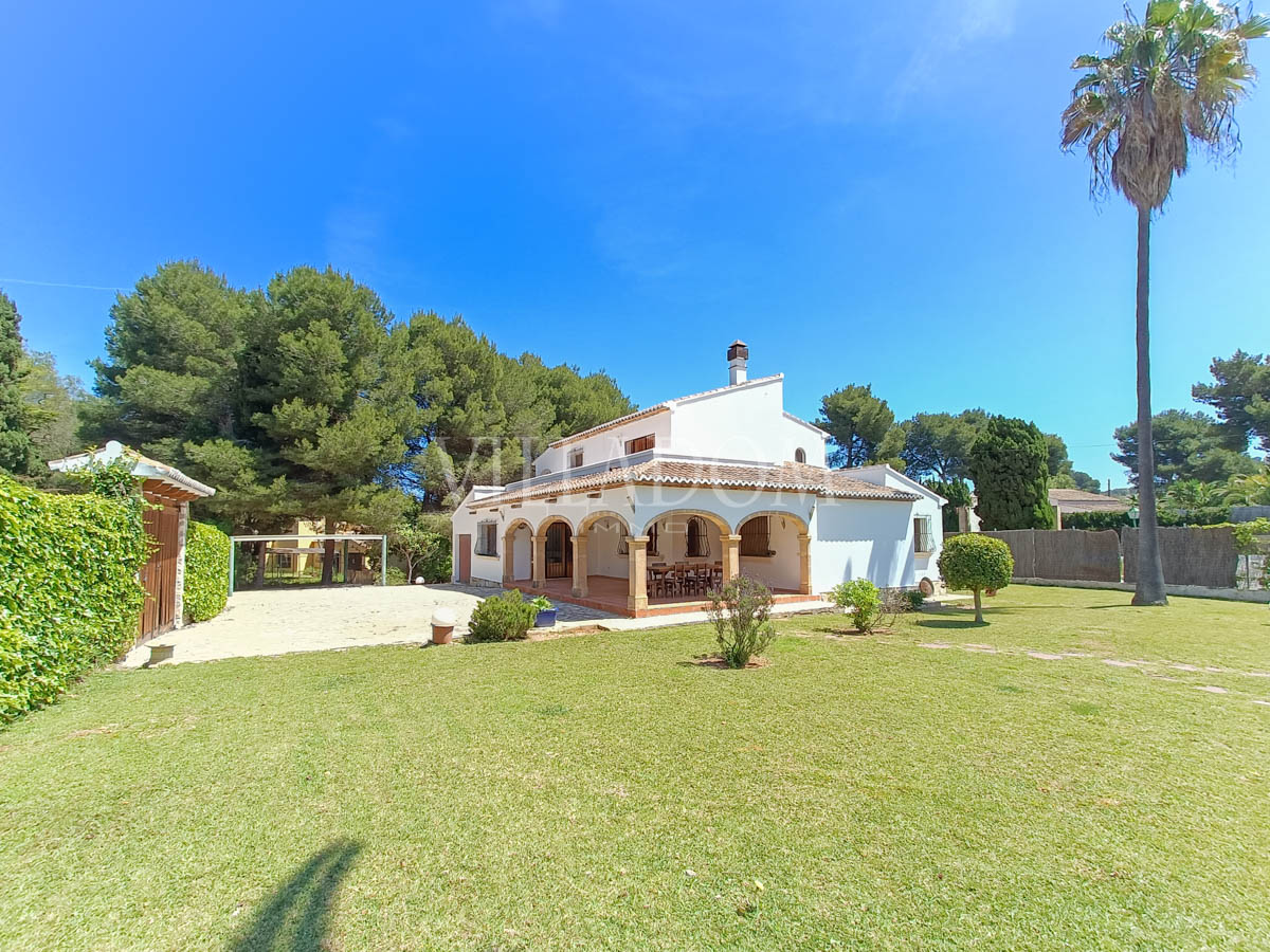Large Mediterranean villa for sale in El Tosalet Javea