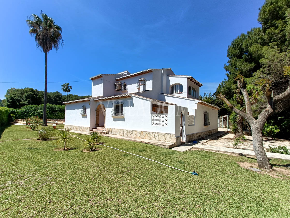 Large Mediterranean villa for sale in El Tosalet Javea