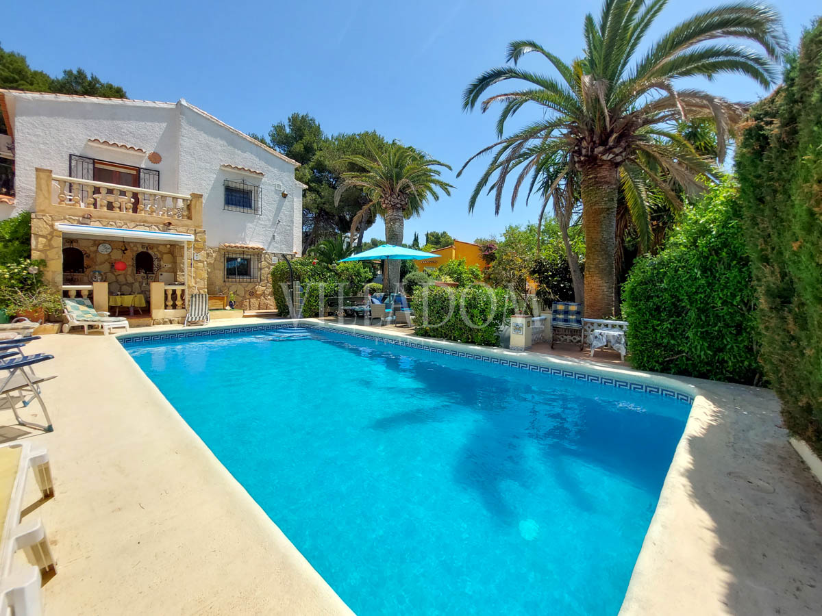 Attractive villa near the sea for sale in Javea