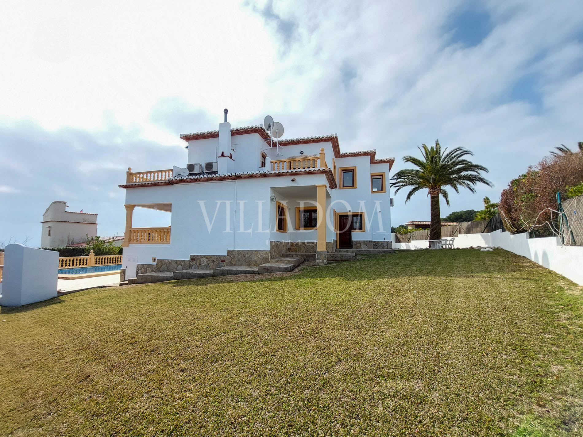 Villa for sale with sea views and capacity in Jávea