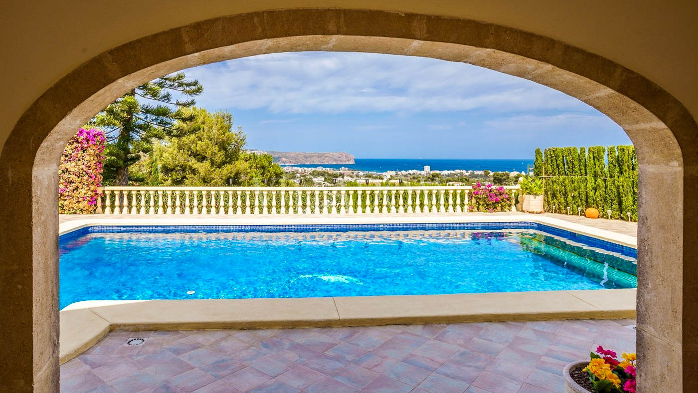 Luxury villa with breathtaking views to the sea for sale in Javea